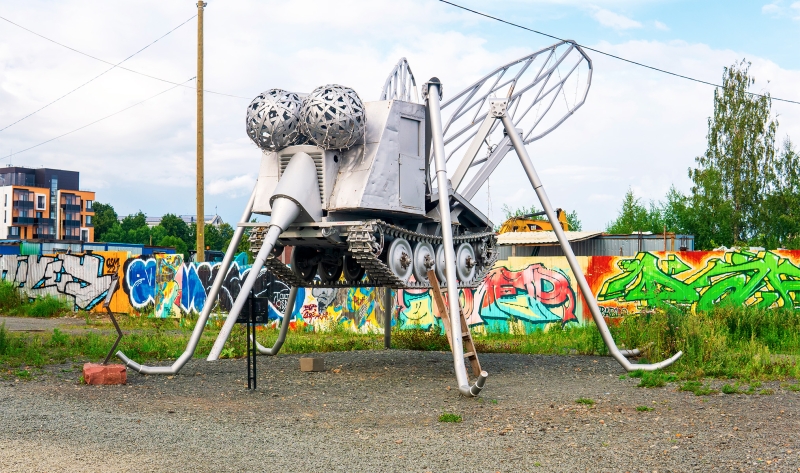 Что посмотреть в Петрозаводске за один день: калитки, музей сказок и комар-трактор