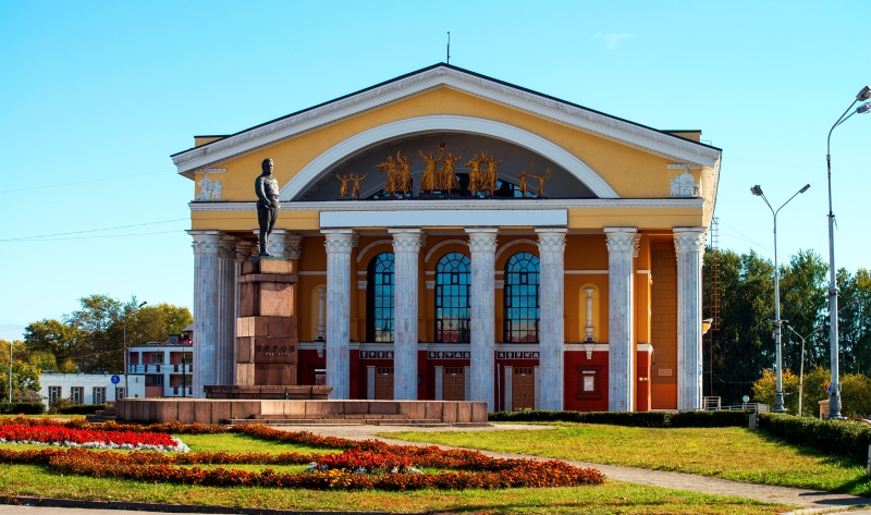 Что посмотреть в Петрозаводске за один день: калитки, музей сказок и комар-трактор