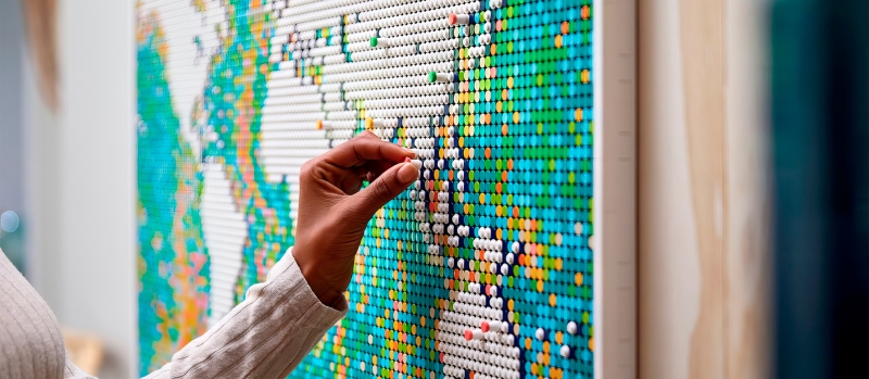 Собрать карту мира: LEGO Art представила самый большой набор от компании