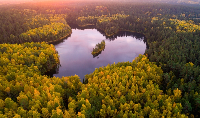 Озёра, которые заменят море: водоёмы в России и соседних странах, где можно отдохнуть летом