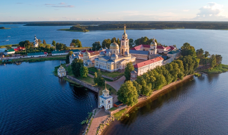 Озёра, которые заменят море: водоёмы в России и соседних странах, где можно отдохнуть летом